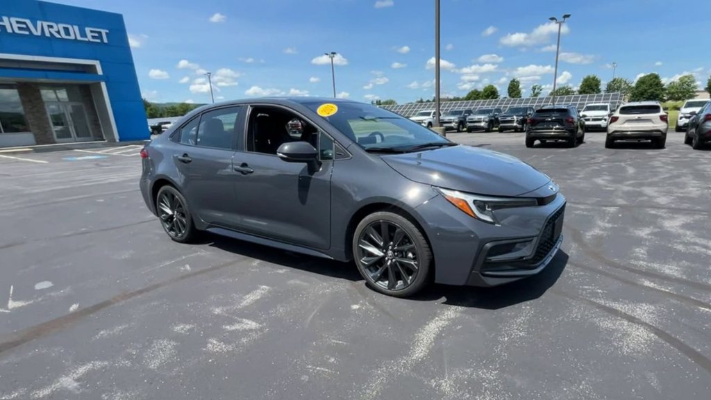 Used 2024 Toyota Corolla XSE FWD image 2