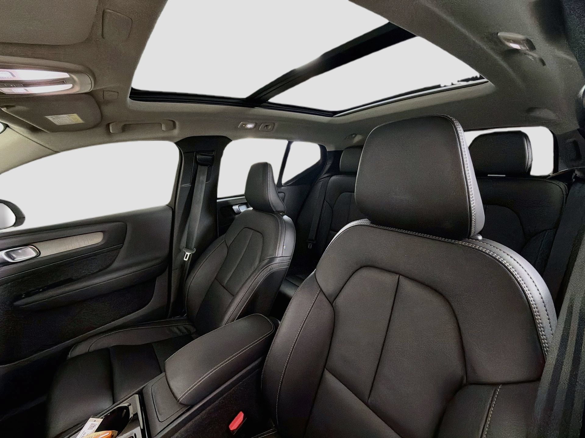 Certified 2023 Volvo XC40 B4 Plus w/ Protection Package Premier FWD image 21