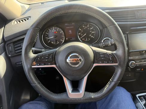 Used 2019 Nissan Rogue SV FWD image 12
