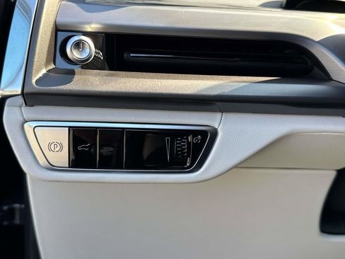 New 2026 Cadillac Vistiq Sport image 18