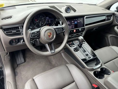 Certified 2026 Porsche Macan AWD/4WD image 4