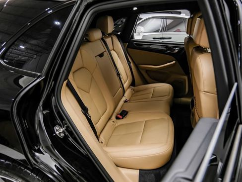Used 2024 Porsche Macan AWD/4WD image 47