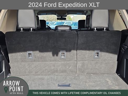 Used 2024 Ford Expedition XLT image 17