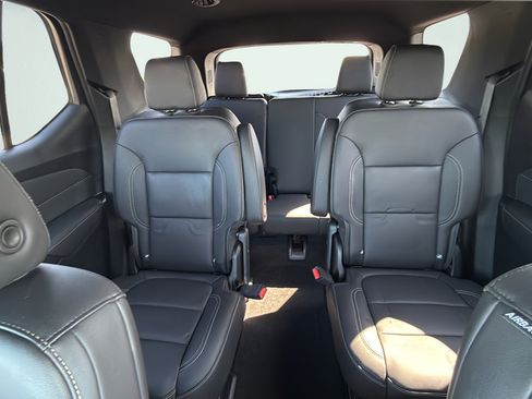 Used 2023 Chevrolet Traverse LT w/ Rear Camera Mirror Package AWD/4WD image 47
