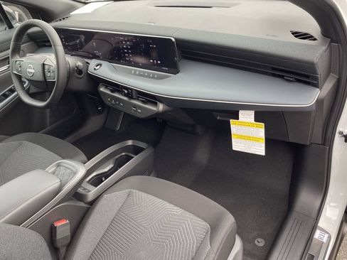 New 2026 Nissan Leaf w/ Illuminated Package FWD image 8