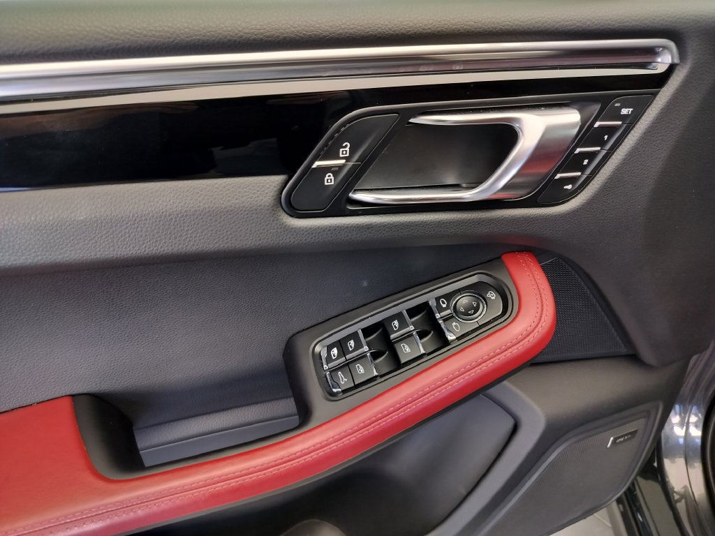 Certified 2024 Porsche Macan Turbo AWD/4WD image 20