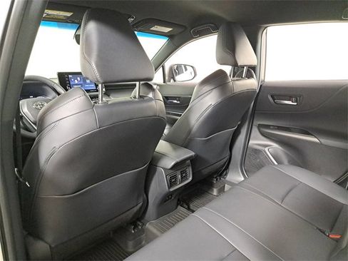 Used 2022 Toyota Venza XLE image 11