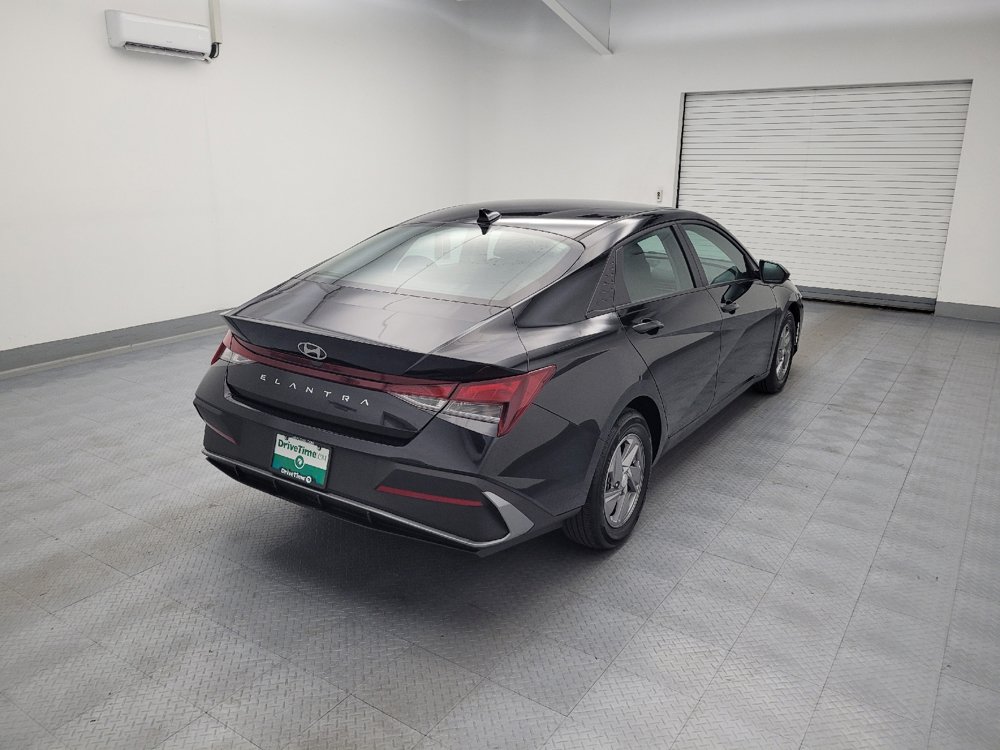 Used 2025 Hyundai Elantra SE FWD image 9