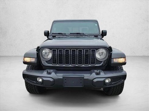 Used 2025 Jeep Gladiator Sport image 2