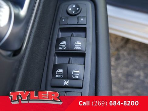 New 2026 Chrysler Pacifica Select image 23