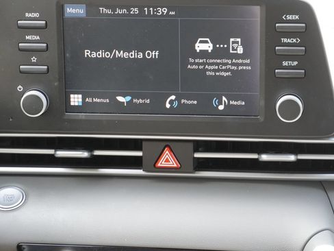 Used 2025 Hyundai Elantra Hybrid FWD image 12