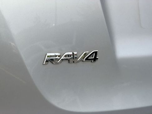 Used 2018 Toyota RAV4 LE w/ All Weather Liner Package AWD/4WD image 13