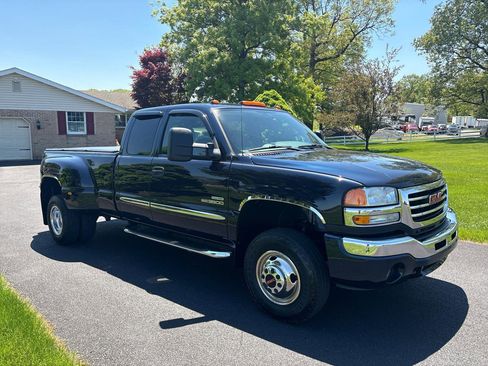 Used 2006 GMC Sierra 3500 SLE w/ Heavy-Duty Power Package AWD/4WD image 4