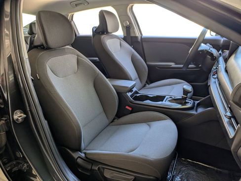 Used 2025 Kia K4 FWD image 28