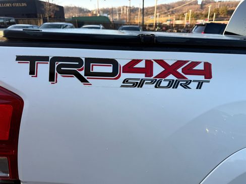 Used 2017 Toyota Tacoma SR5 image 29