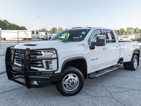 Used 2023 Chevrolet Silverado 3500 High Country w/ Safety Package II image 2