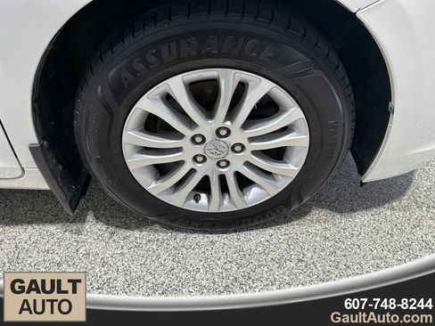 Used 2017 Toyota Sienna XLE w/ XLE Navigation Package FWD image 11
