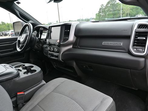 Used 2024 RAM 2500 Big Horn AWD/4WD image 37
