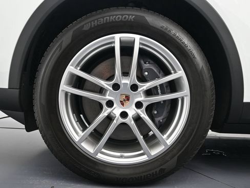 Used 2026 Porsche Cayenne AWD/4WD image 31