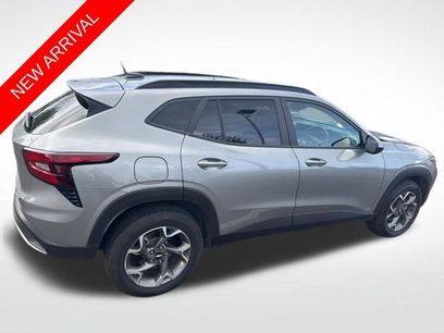 Used 2025 Chevrolet Trax LT w/ Driver Confidence Package