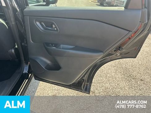 Used 2024 Nissan Rogue S FWD image 18