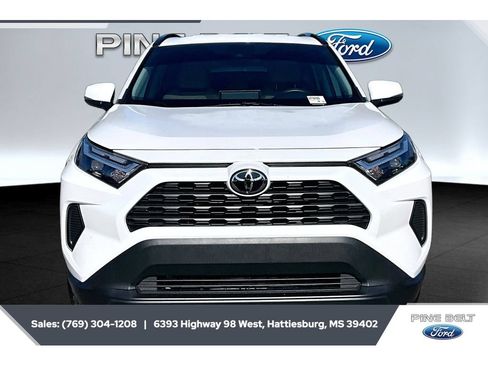 Used 2024 Toyota RAV4 XLE FWD image 3