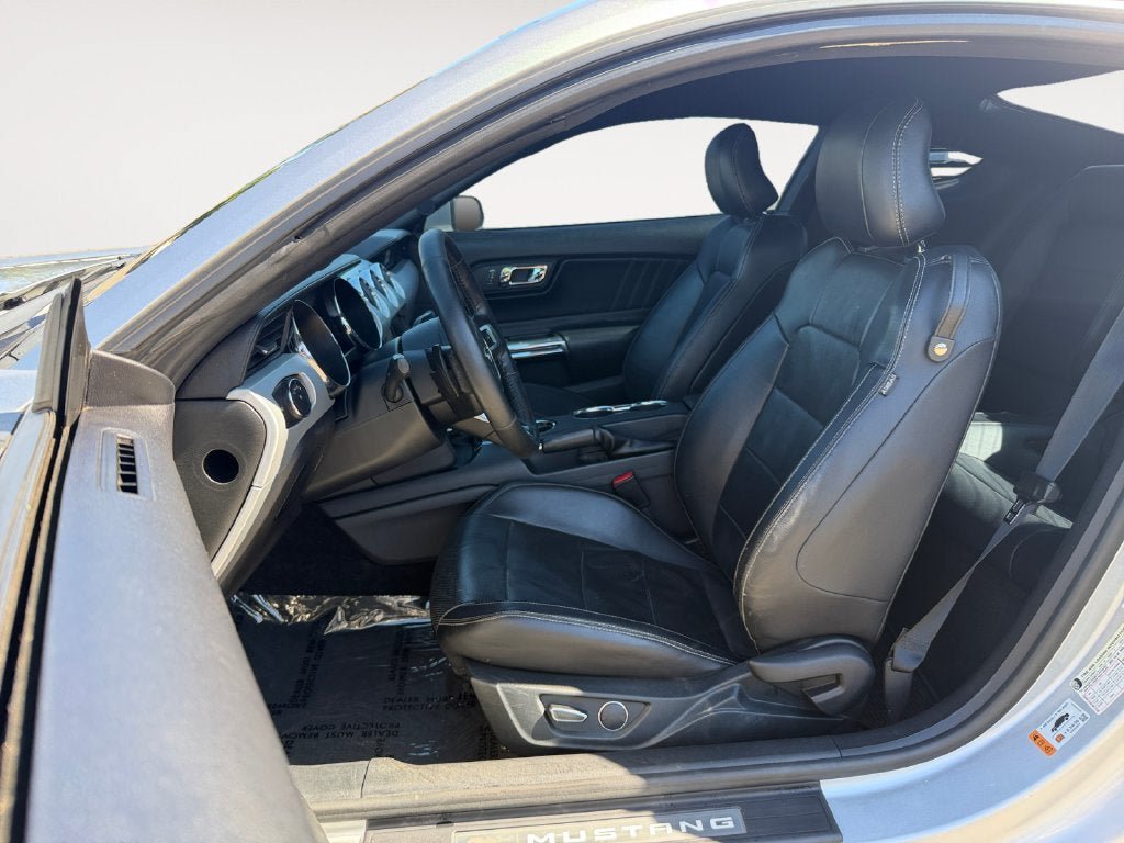 Used 2017 Ford Mustang GT Premium w/ Equipment Group 401A RWD image 7