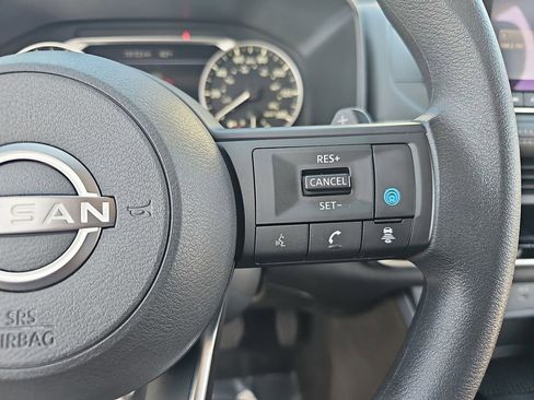 Used 2024 Nissan Rogue SV image 18