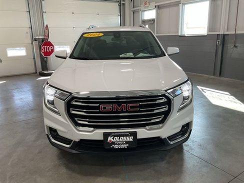 Used 2024 GMC Terrain SLT image 2