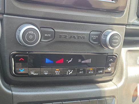 Used 2025 RAM ProMaster 2500 w/ Convenience Group FWD image 21