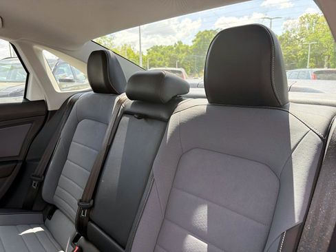 Used 2025 Volkswagen Jetta SE FWD image 14