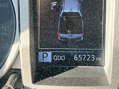 Used 2021 Toyota Tacoma TRD Sport w/ Technology Package image 12