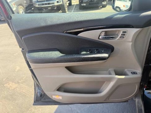 Used 2016 Honda Pilot Touring image 9