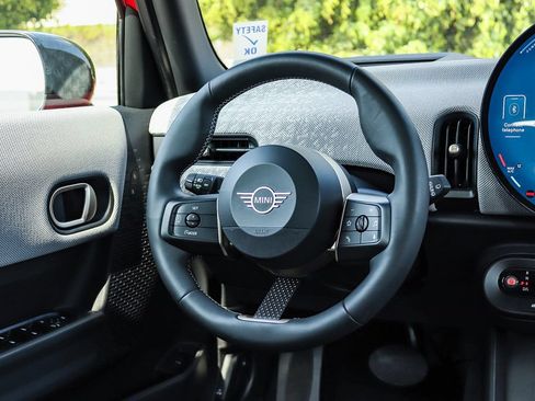 Used 2025 MINI Cooper 4-Door Hardtop FWD image 18