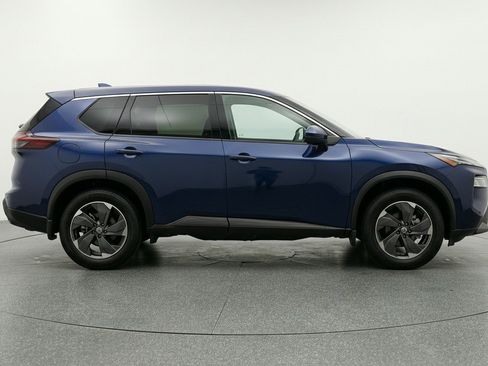 Used 2025 Nissan Rogue SV image 11