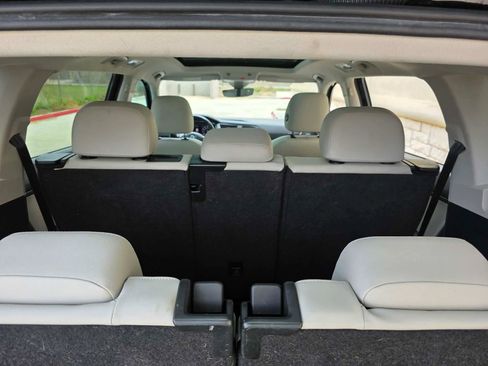 Used 2018 Volkswagen Tiguan SEL Premium image 4