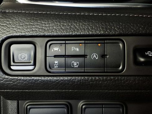 Used 2024 GMC Yukon Denali RWD image 18