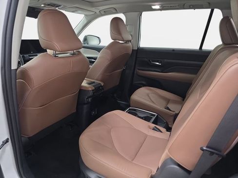 Certified 2024 Toyota Grand Highlander AWD image 10