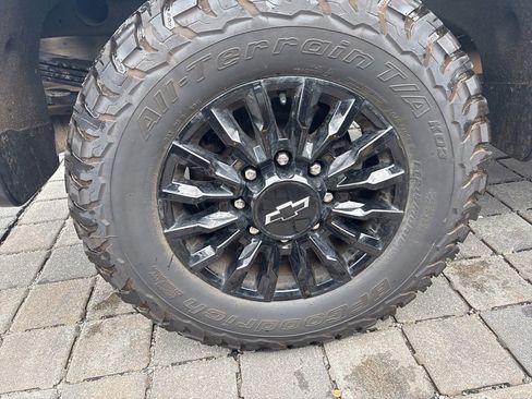 Used 2023 Chevrolet Silverado 2500 LTZ w/ LTZ Plus Package image 12