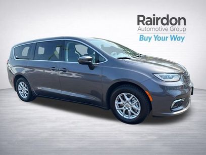 Used 2023 Chrysler Pacifica Touring-L