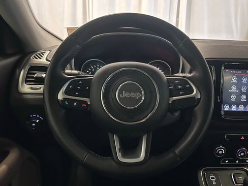 Used 2018 Jeep Compass Sport w/ Cold Weather Group FWD image 9