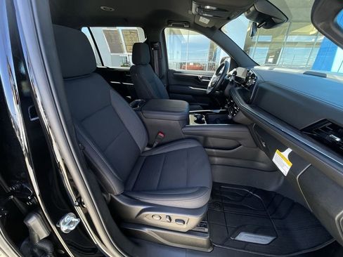 Used 2025 Chevrolet Suburban LS image 28