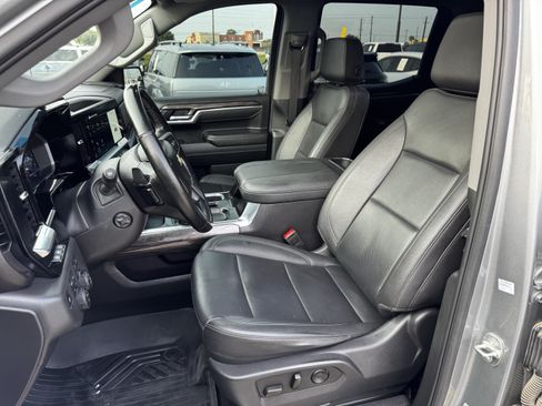 Used 2025 Chevrolet Silverado 1500 LTZ AWD/4WD image 28