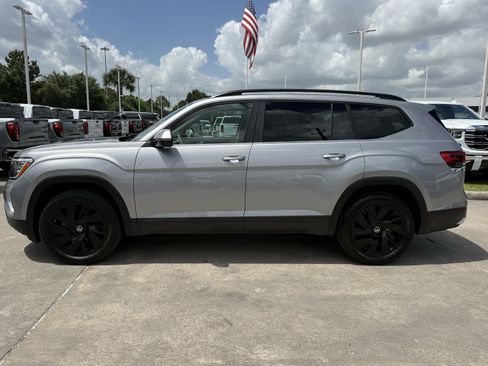 Used 2024 Volkswagen Atlas SE FWD image 8