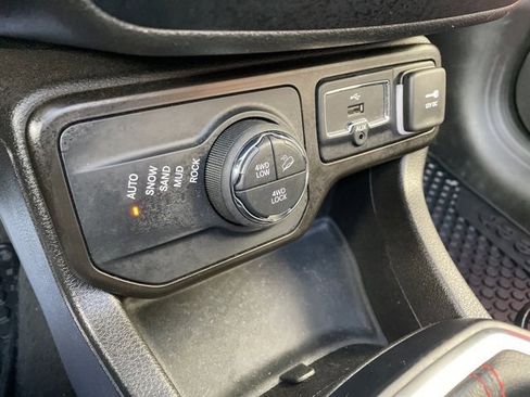 Certified 2023 Jeep Renegade Trailhawk w/ Sun/Sound Group image 23