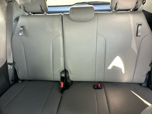 Used 2022 Toyota Sienna XLE AWD/4WD image 5