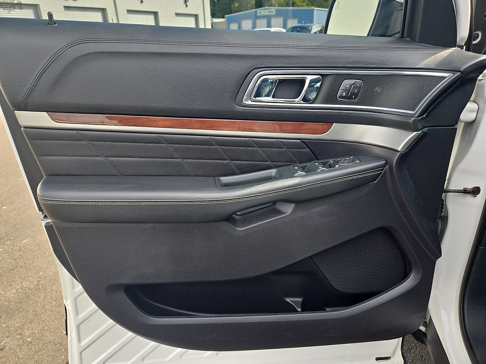 Used 2019 Ford Explorer Platinum AWD/4WD image 13