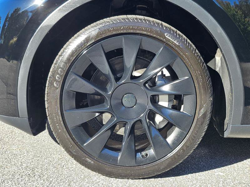 Used 2023 Tesla Model Y Long Range AWD/4WD image 18