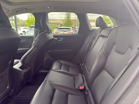 Used 2023 Volvo XC60 B5 Core w/ Climate Package AWD/4WD image 10