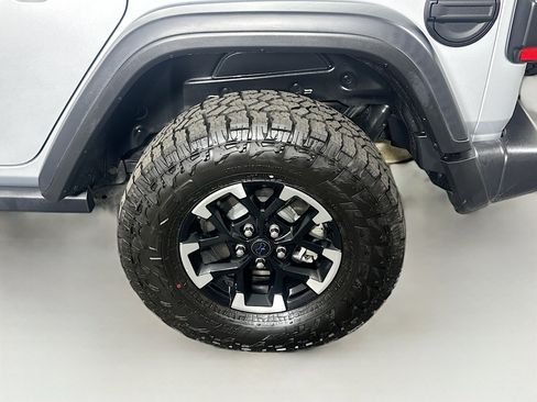 Used 2024 Jeep Wrangler Unlimited Rubicon 4xe AWD/4WD image 11